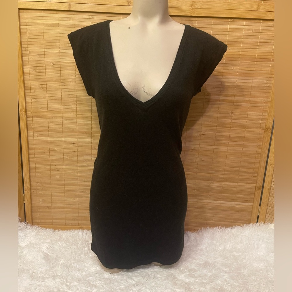 Charlotte Russe black knit V-neck mini dress woman’s medium NWT